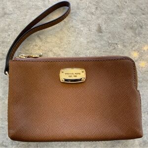 Like New Michael Kors Jet Set Double Zip/Gusset Wristlet, Dark Khaki/Dark Tan